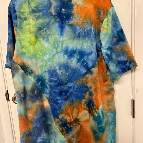 Womens Logo Lounge Tie Die Shirt.  Very Cozy with cute side pockets.  Never worn - Picture 2 of 13